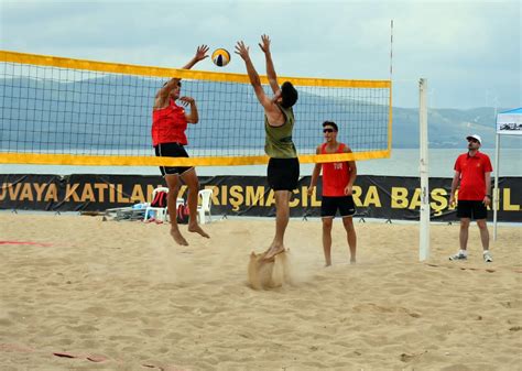 Yazın Keyfini Çıkaracak Aktiviteler: Plaj Voleybolu ve Yelken
